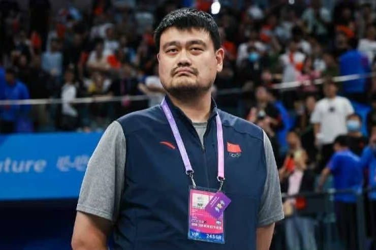 这位德国国脚后卫过去曾在沙尔克、巴黎圣日尔曼效力，去年夏天加盟西汉姆。